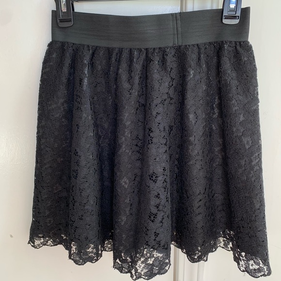 Forever 21 Black Lace Mini Skirt Size 6 - Picture 2 of 3